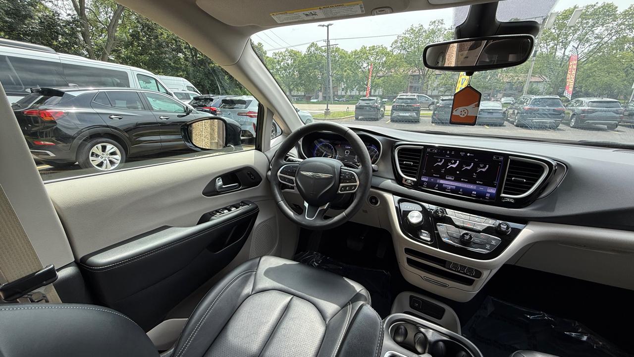 Chrysler Pacifica Touring L 2024