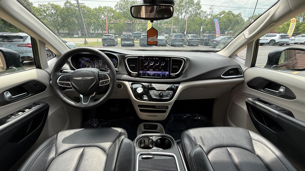 Chrysler Pacifica Touring L 2024