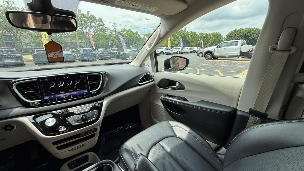 Chrysler Pacifica Touring L 2024