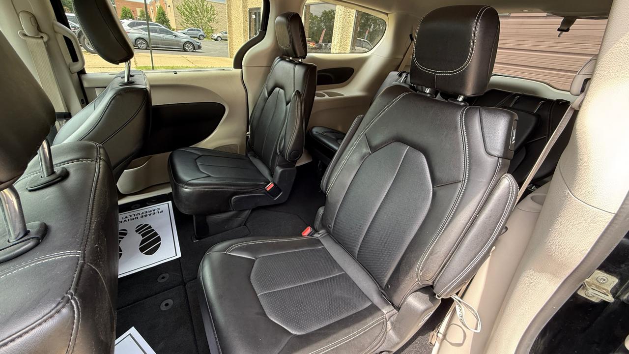 Chrysler Pacifica Touring L 2024