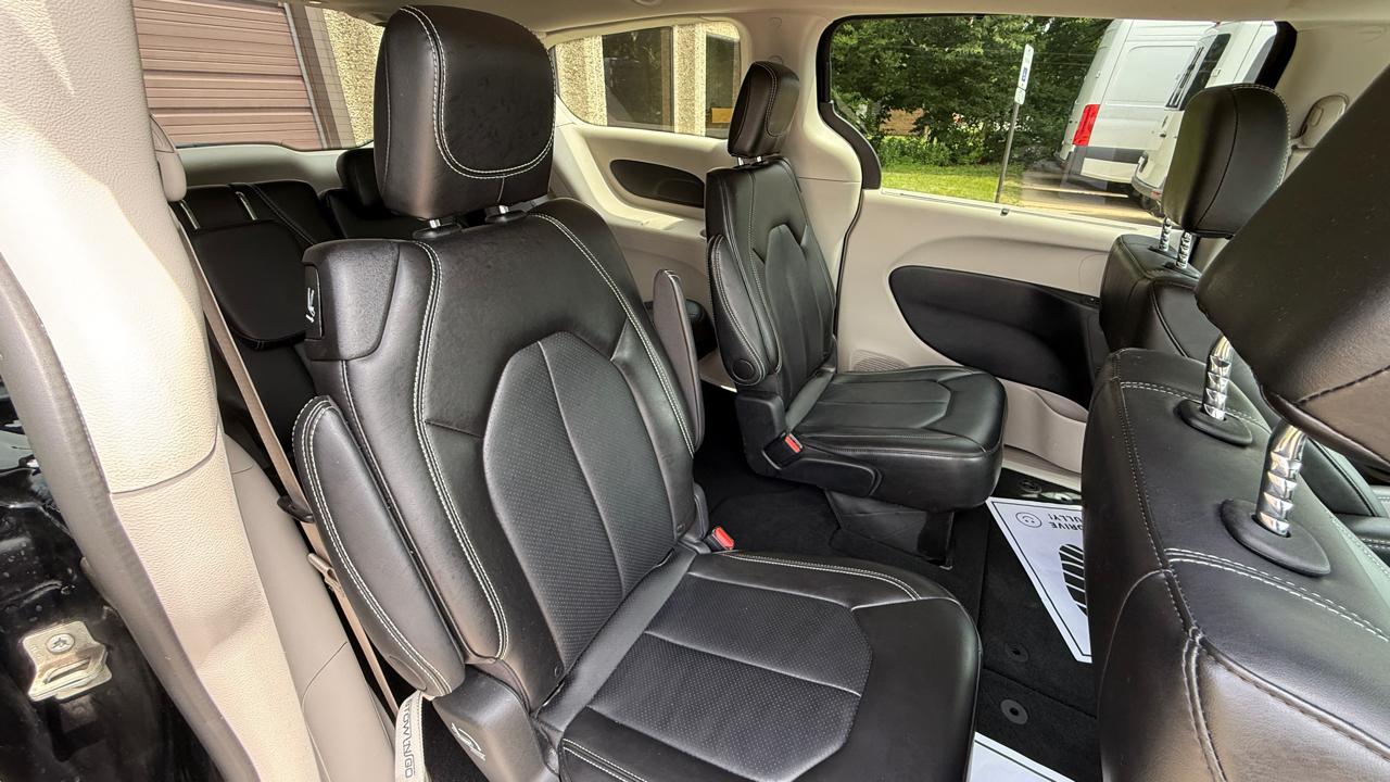 Chrysler Pacifica Touring L 2024