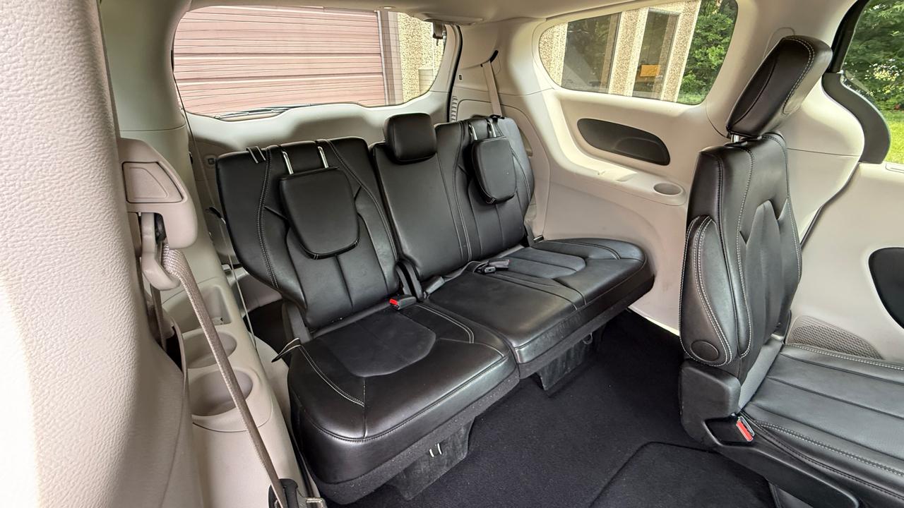 Chrysler Pacifica Touring L 2024