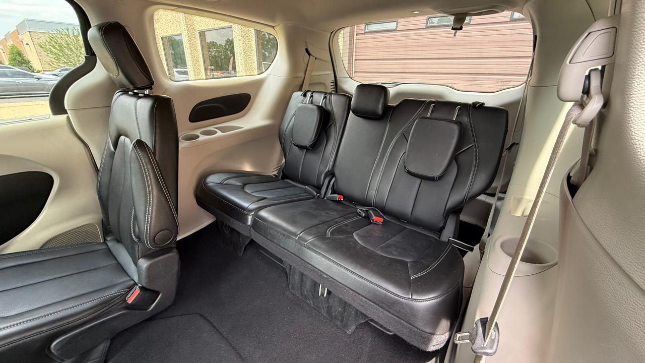 Chrysler Pacifica Touring L 2024