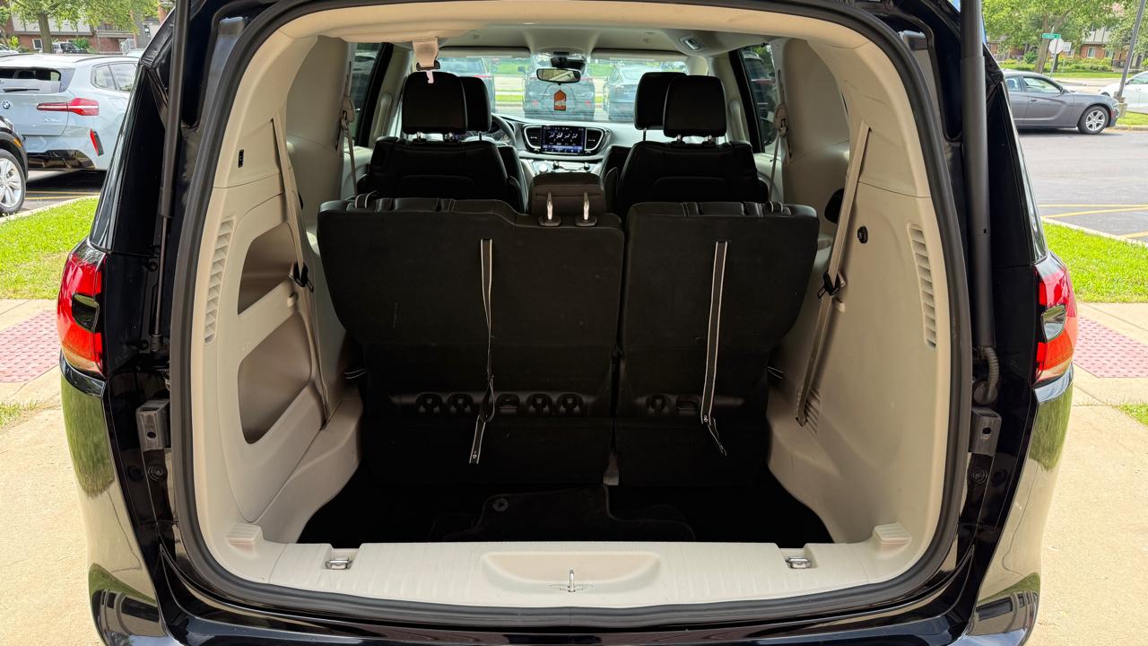 Chrysler Pacifica Touring L 2024