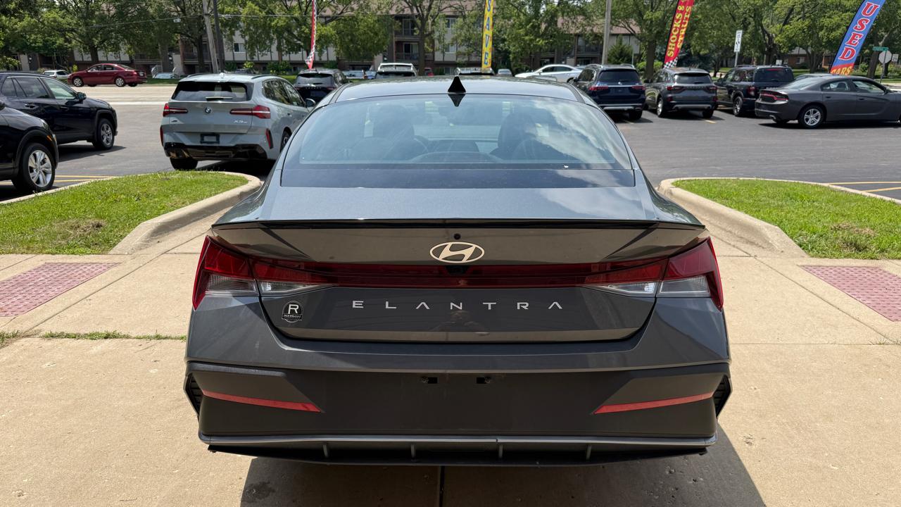 Hyundai Elantra SEL Sport 2025