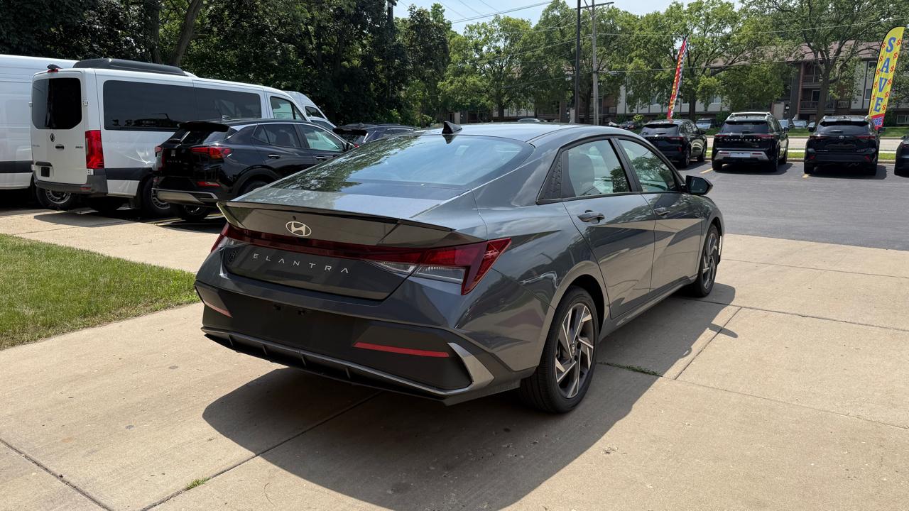 Hyundai Elantra SEL Sport 2025