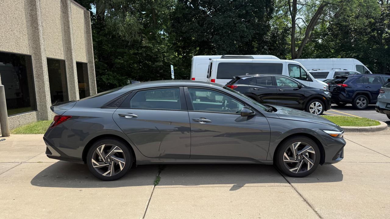 Hyundai Elantra SEL Sport 2025