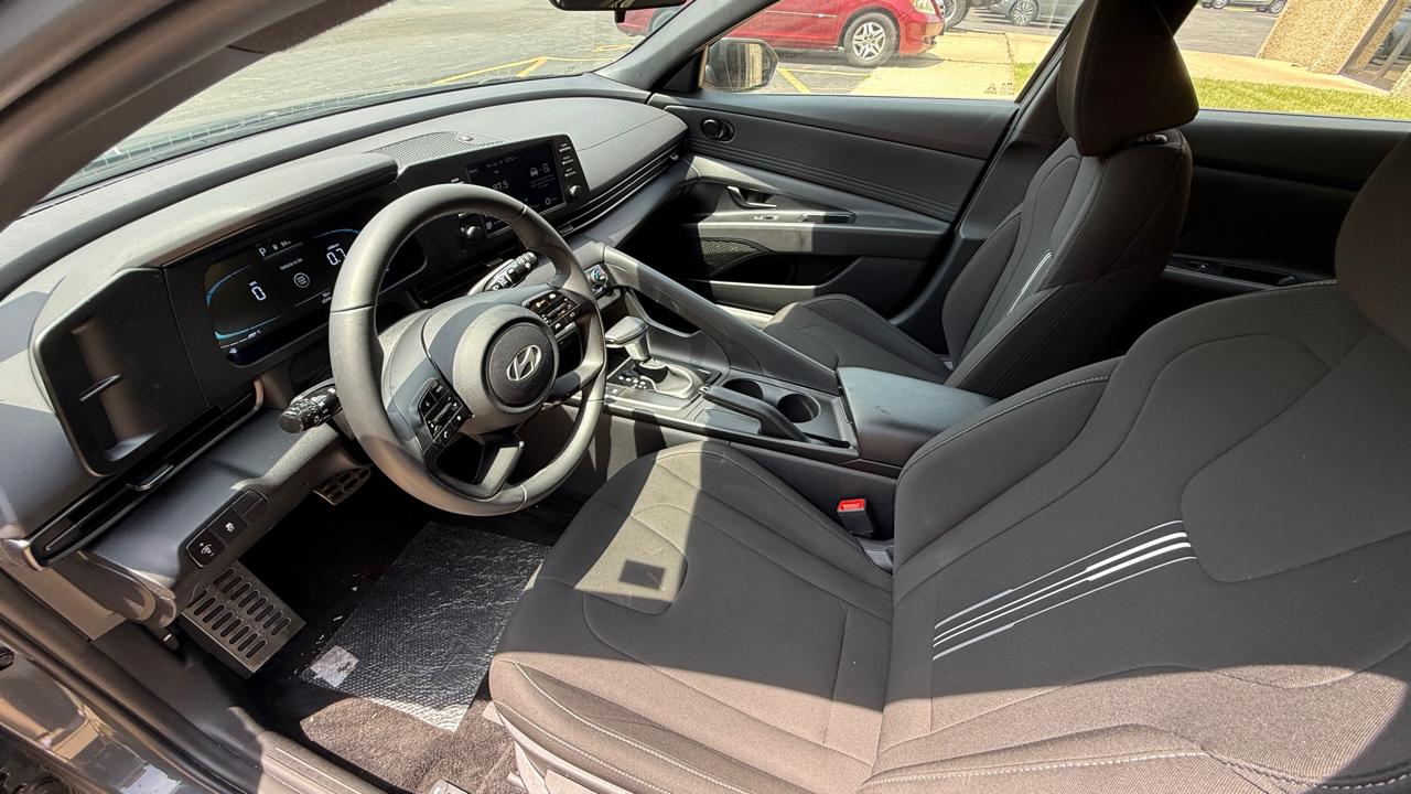 Hyundai Elantra SEL Sport 2025
