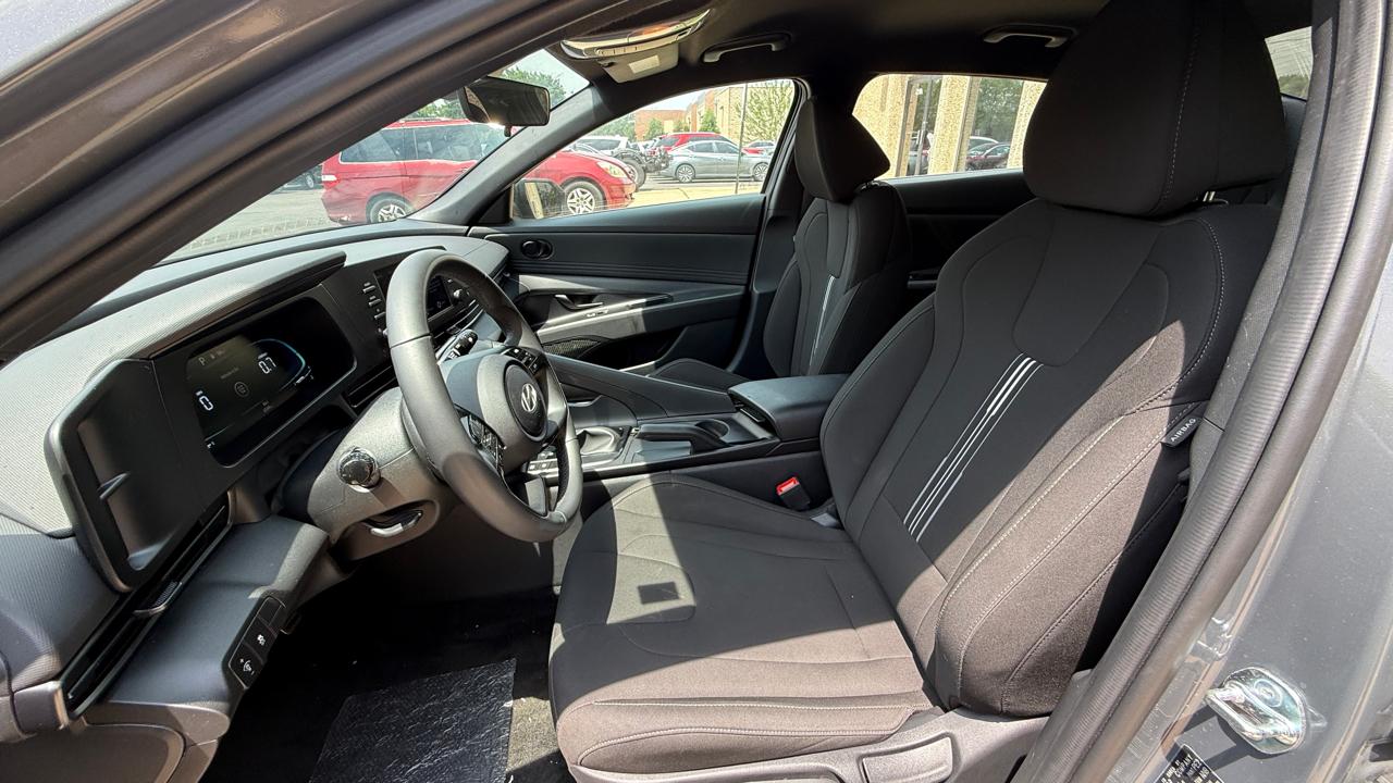 Hyundai Elantra SEL Sport 2025