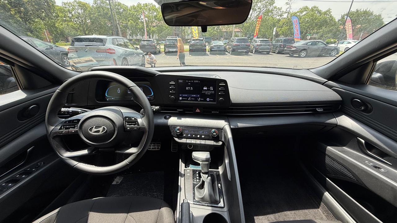 Hyundai Elantra SEL Sport 2025