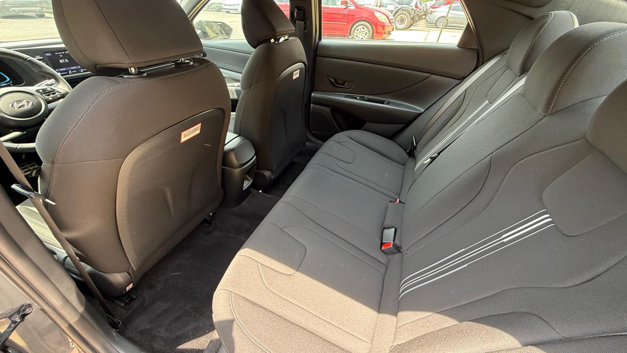 Hyundai Elantra SEL Sport 2025