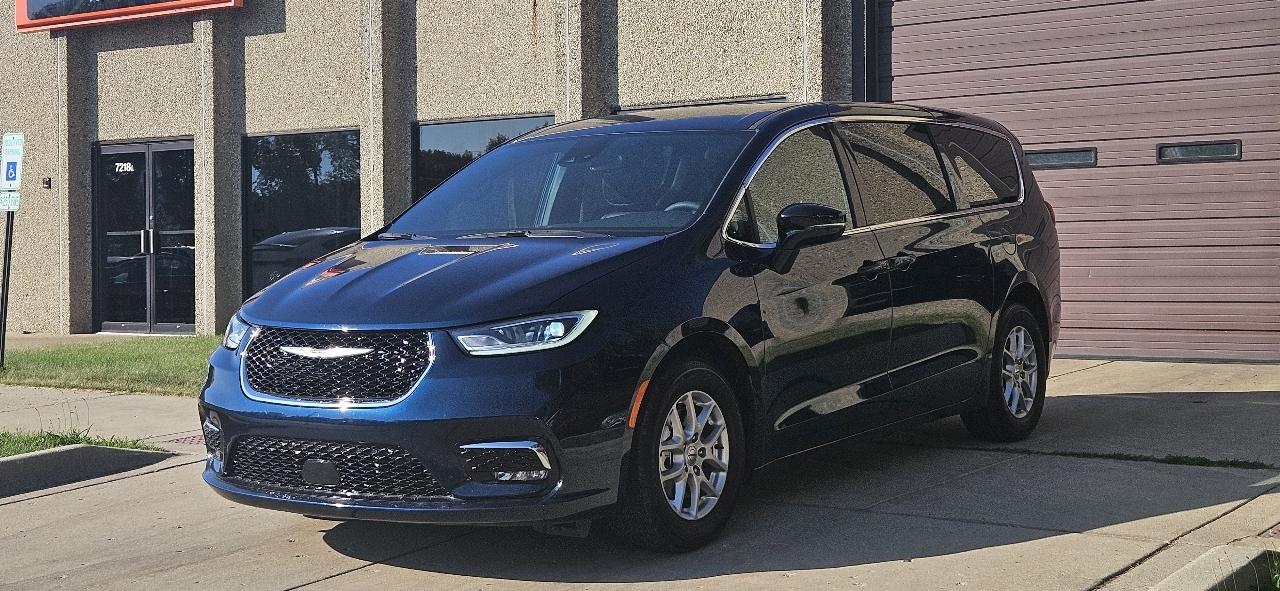 Chrysler Pacifica Select 2025