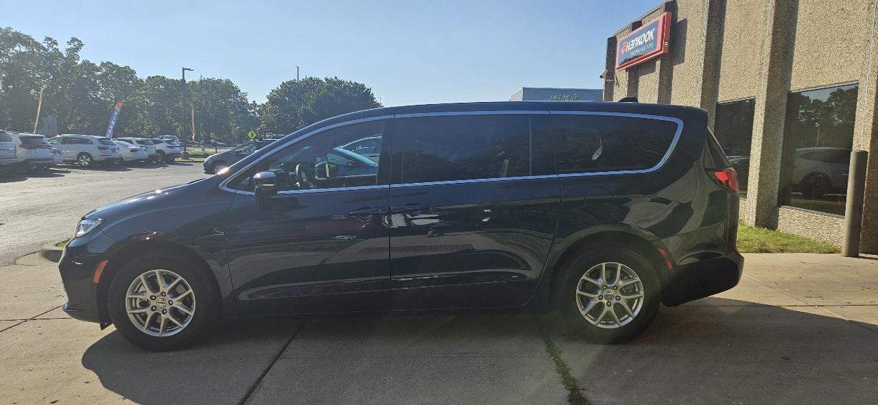 Chrysler Pacifica Select 2025