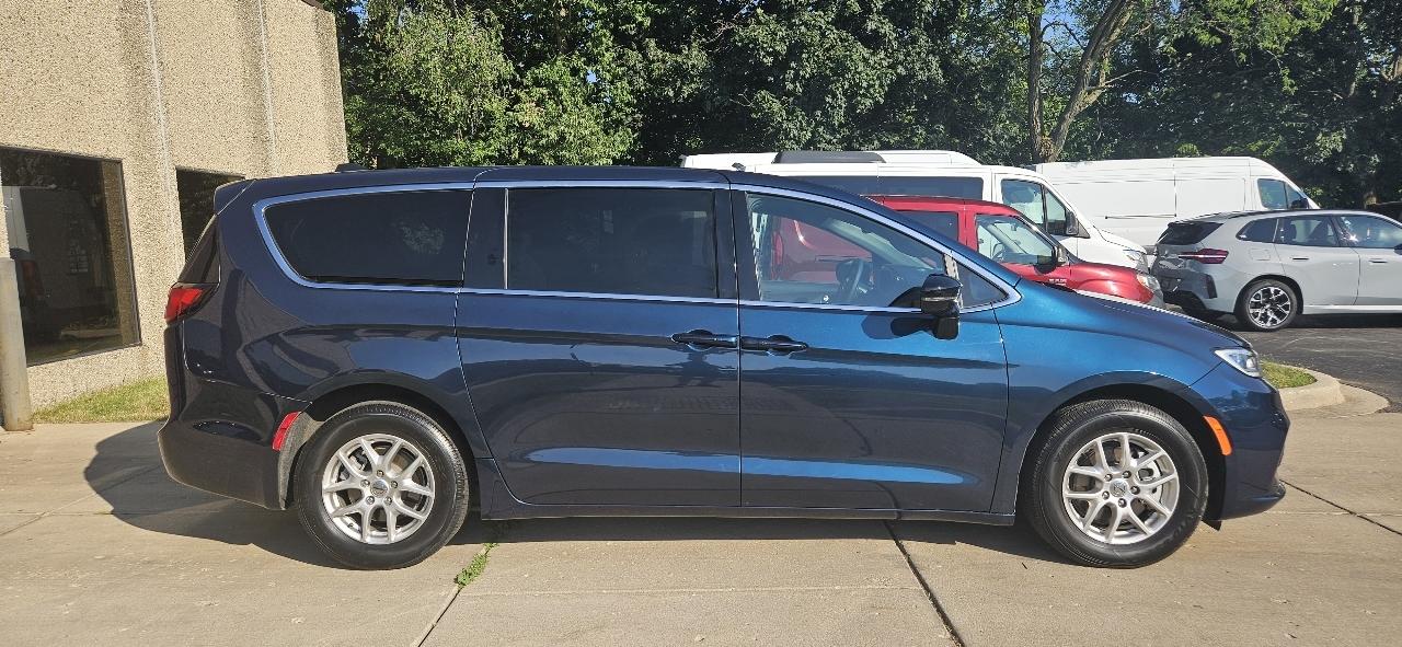 Chrysler Pacifica Select 2025