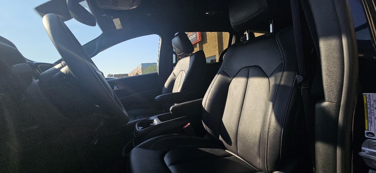 Chrysler Pacifica Select 2025