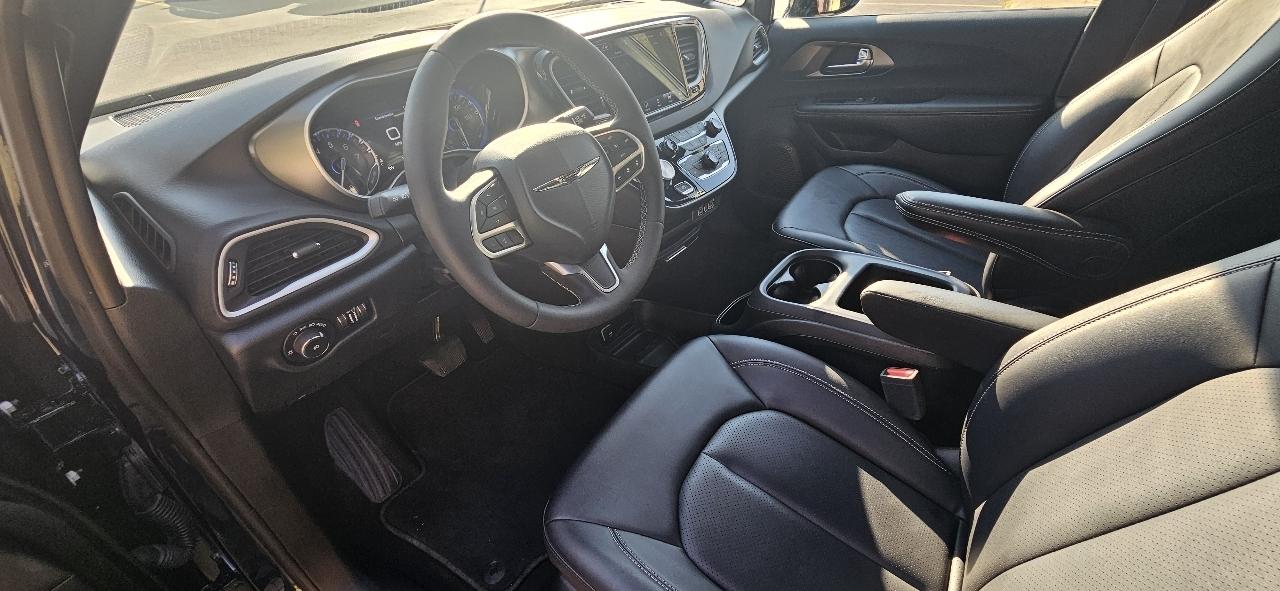 Chrysler Pacifica Select 2025