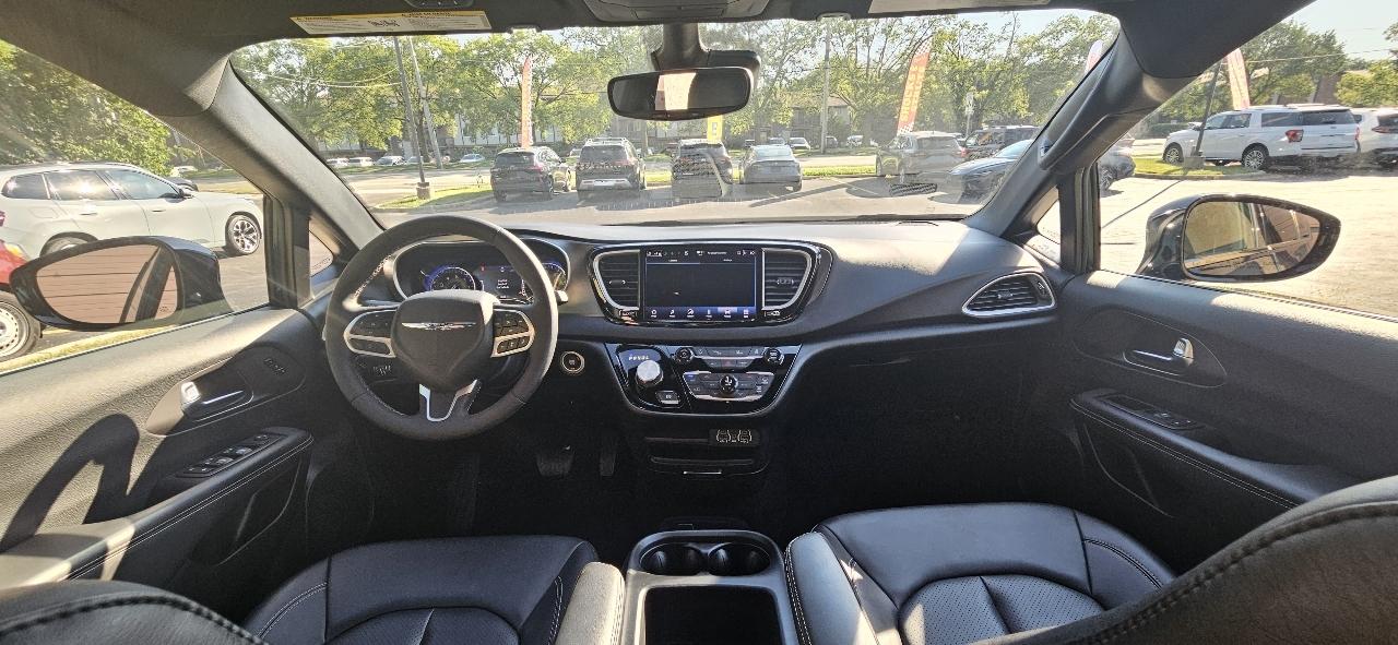 Chrysler Pacifica Select 2025