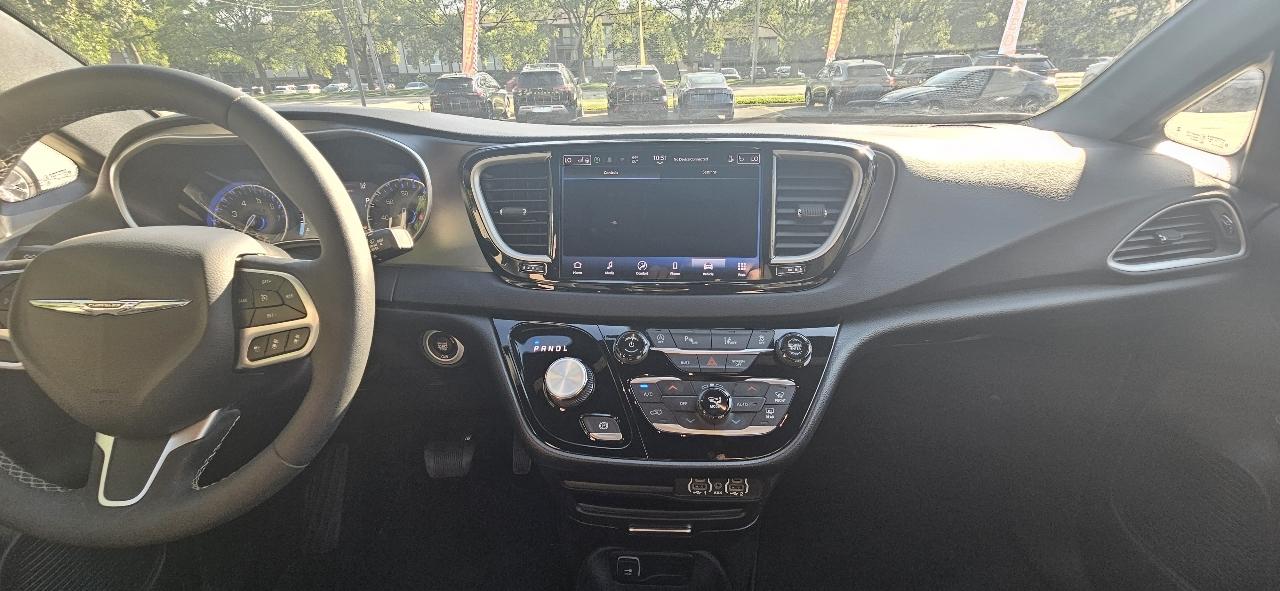Chrysler Pacifica Select 2025