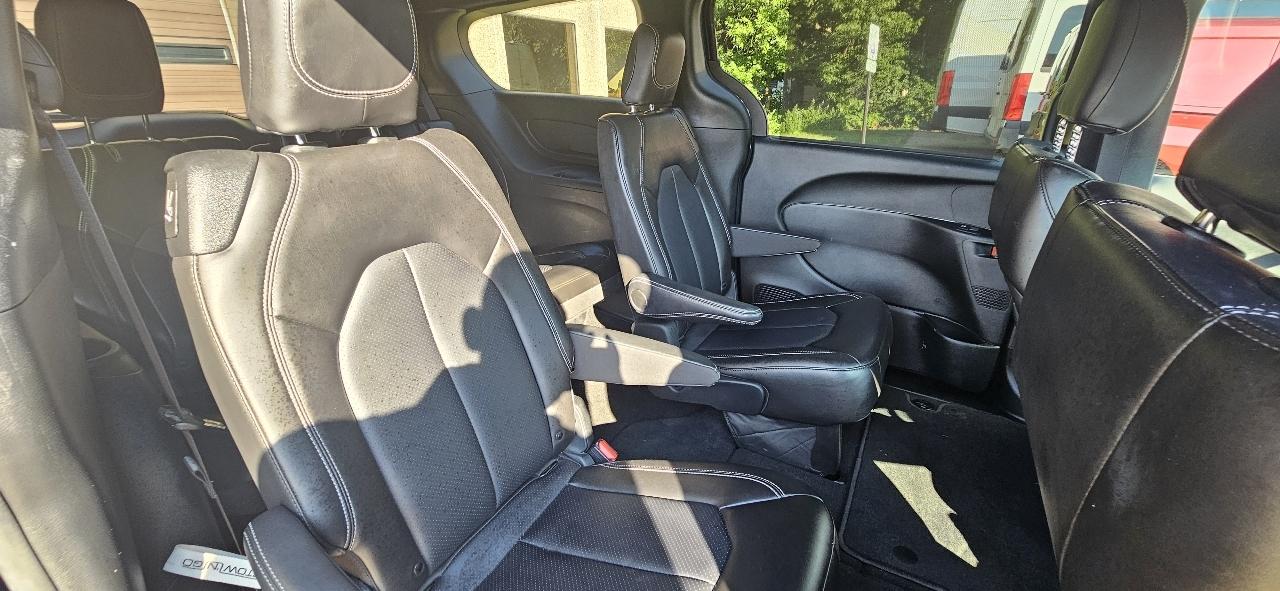 Chrysler Pacifica Select 2025