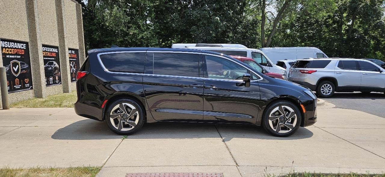 Chrysler Pacifica Limited 2027