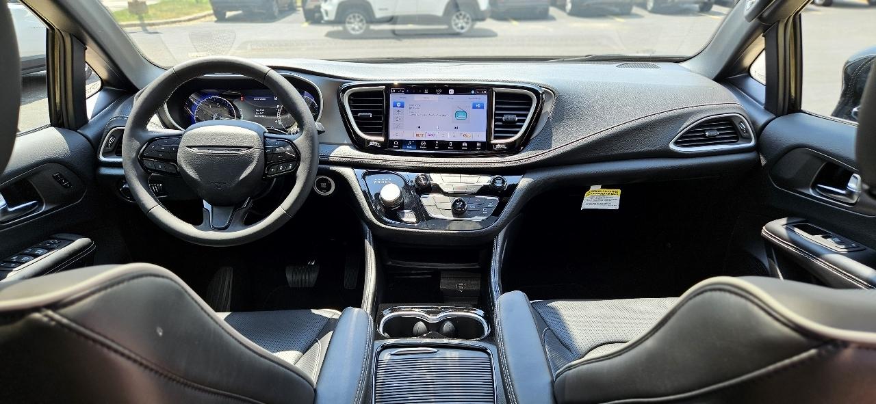 Chrysler Pacifica Limited 2027