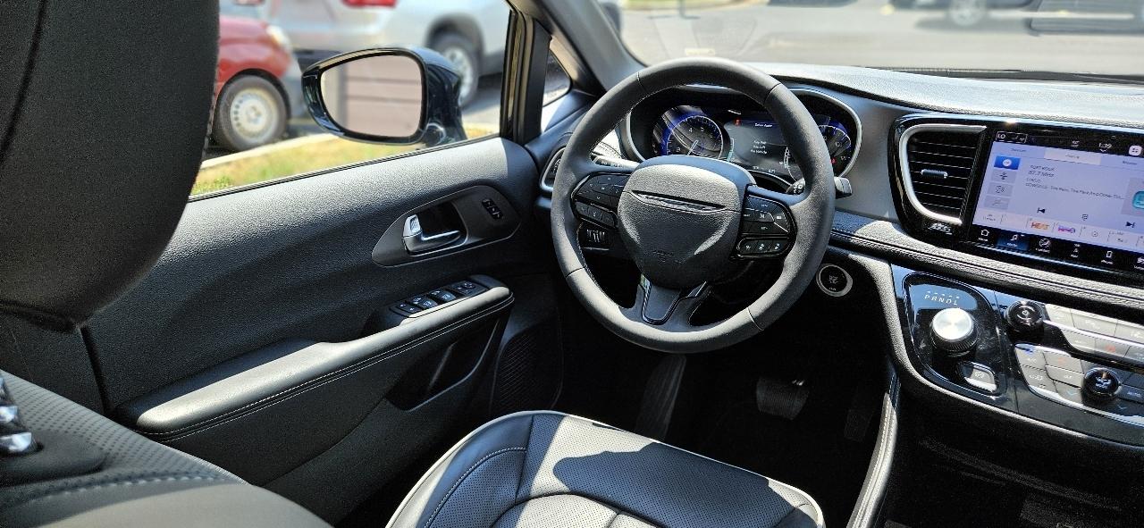 Chrysler Pacifica Limited 2027