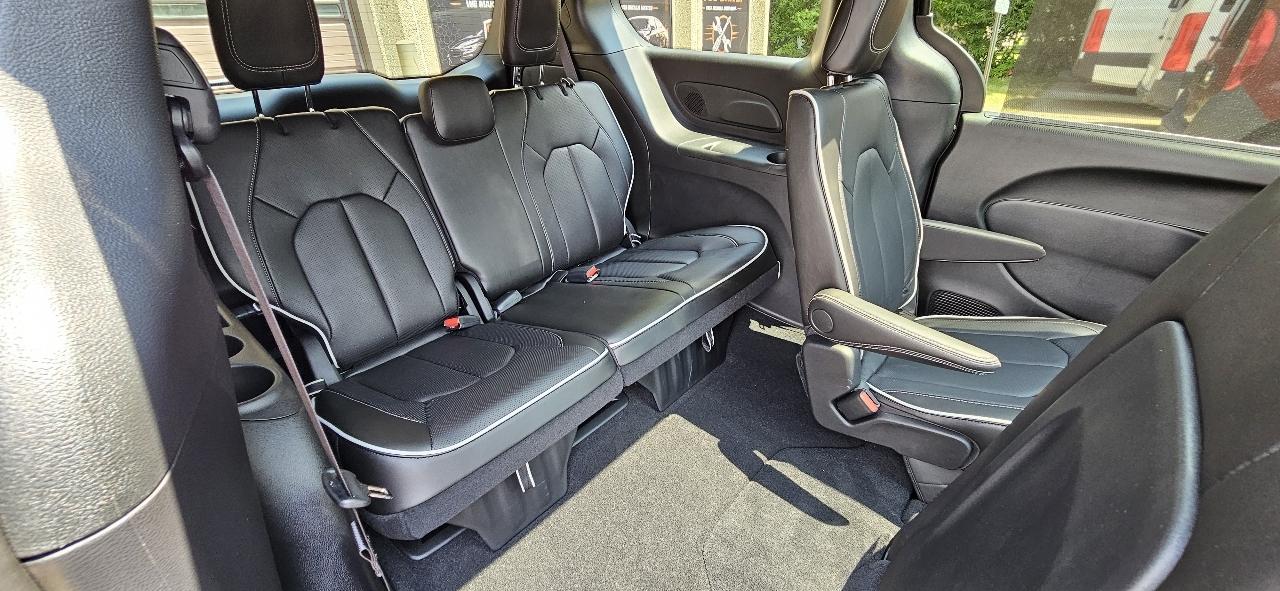 Chrysler Pacifica Limited 2027
