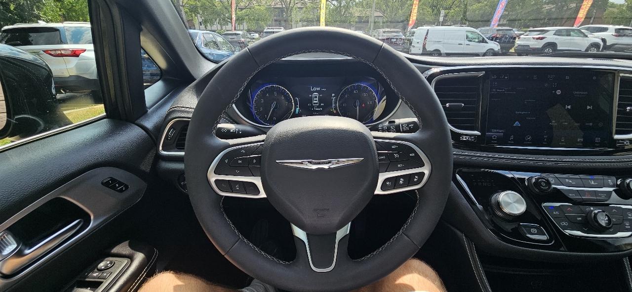 Chrysler Pacifica Limited 2026