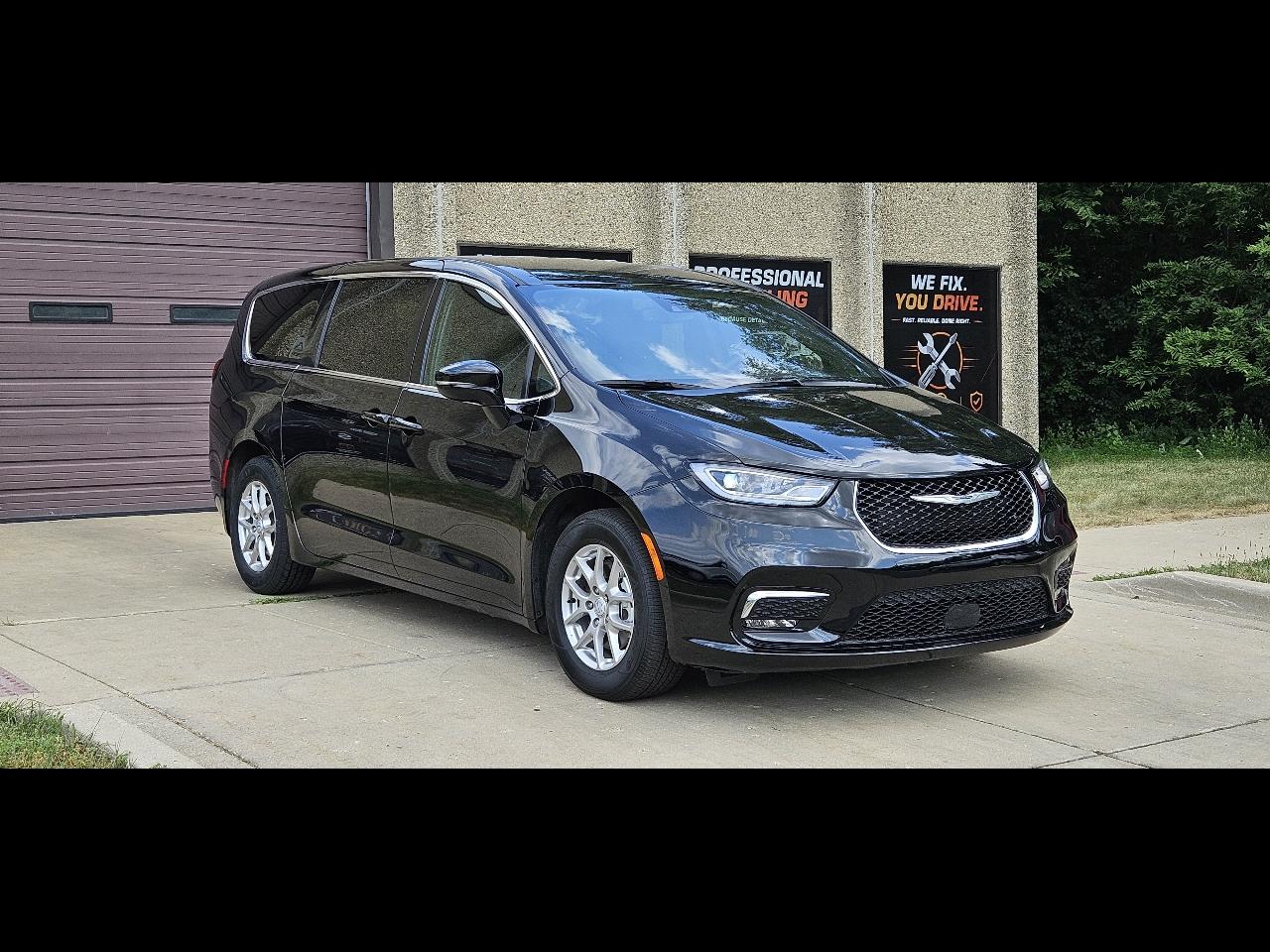 Chrysler Pacifica Select 2025