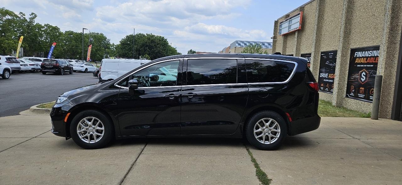 Chrysler Pacifica Select 2025