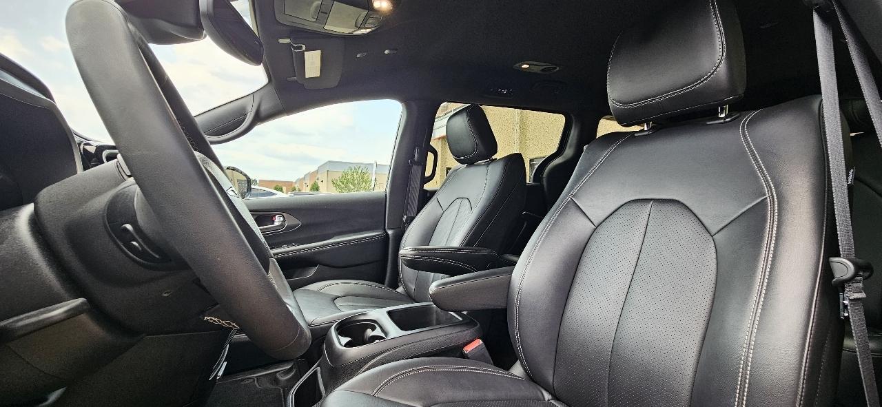 Chrysler Pacifica Select 2025