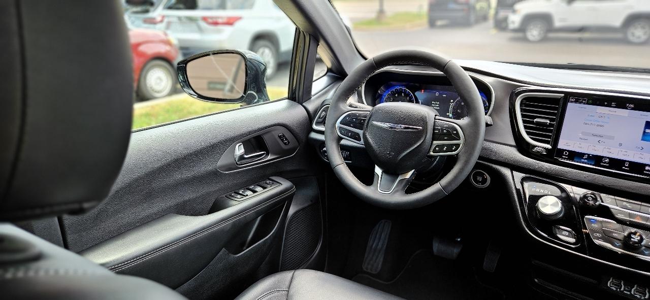 Chrysler Pacifica Select 2025