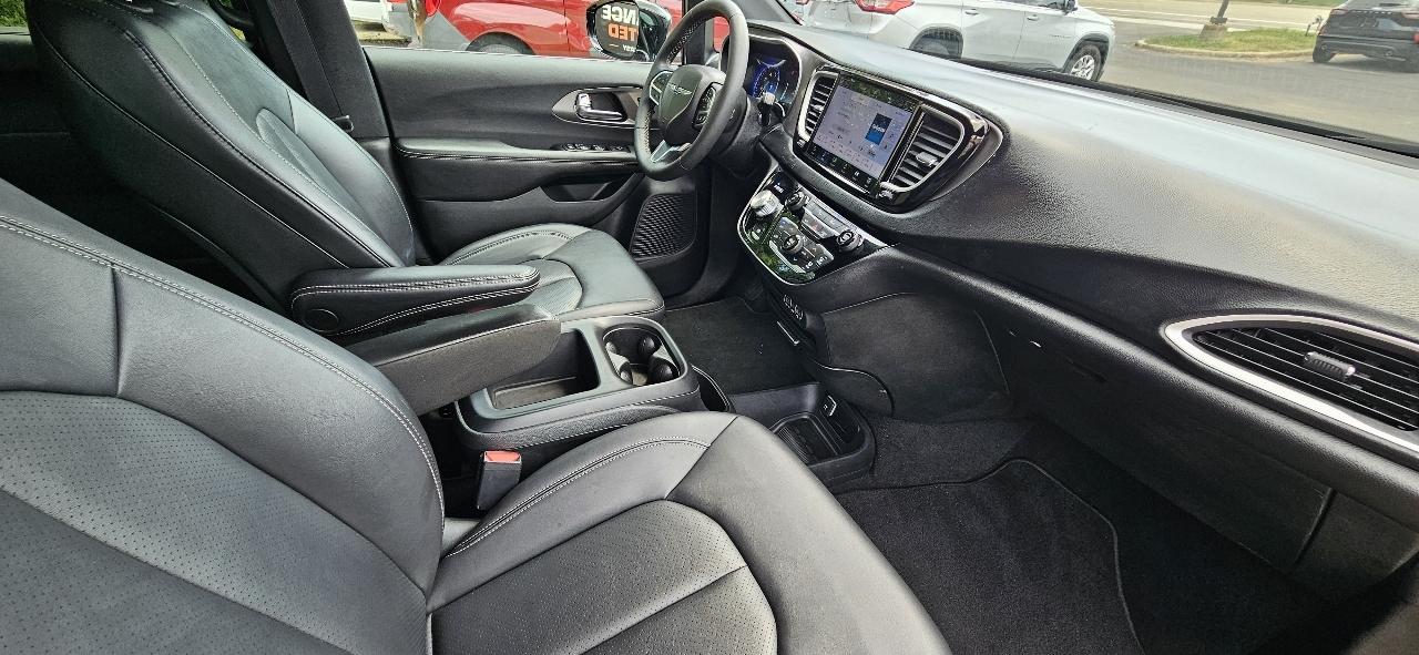 Chrysler Pacifica Select 2025