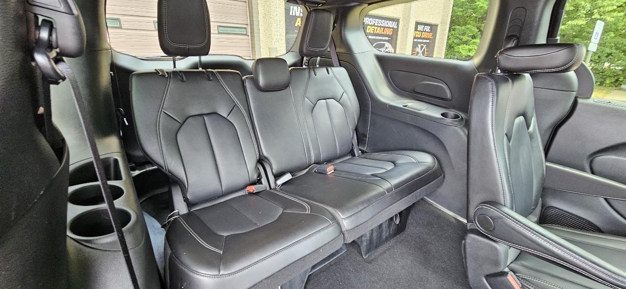 Chrysler Pacifica Select 2025