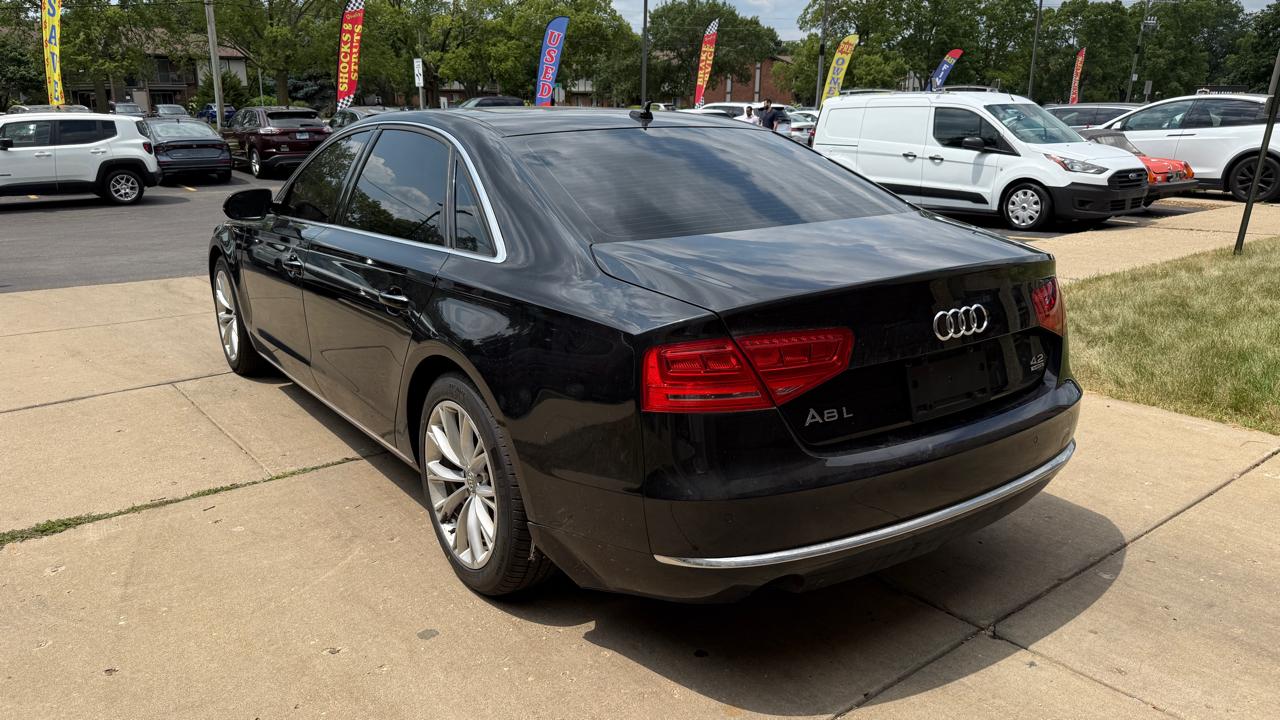 Audi A8 4.2L quattro 2012