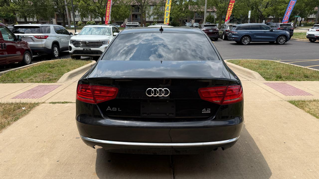 Audi A8 4.2L quattro 2012