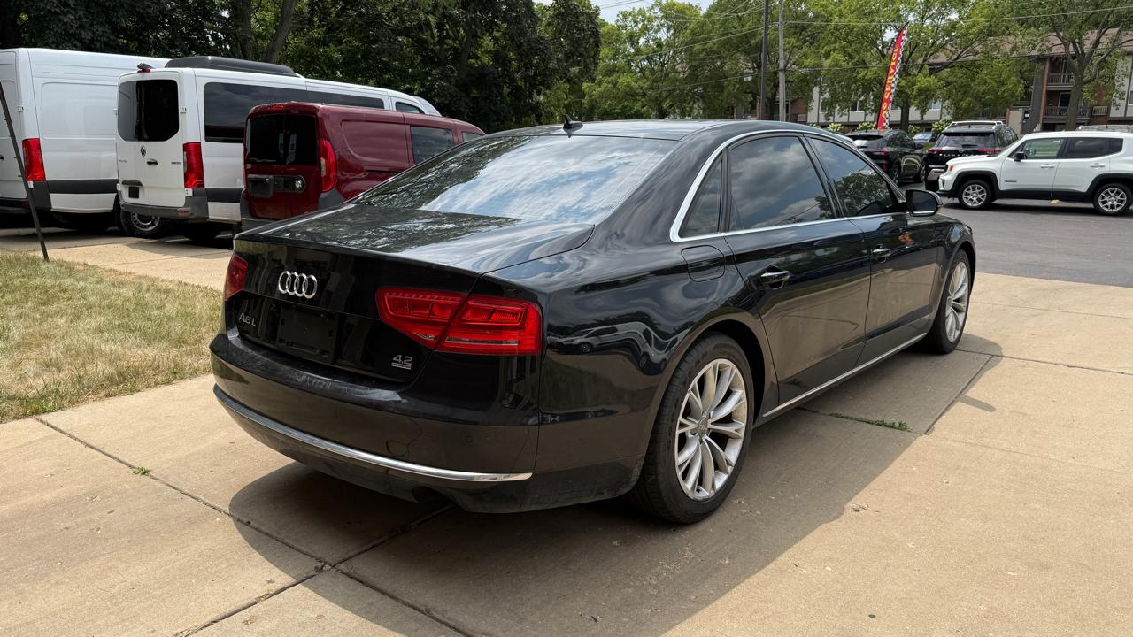 Audi A8 4.2L quattro 2012