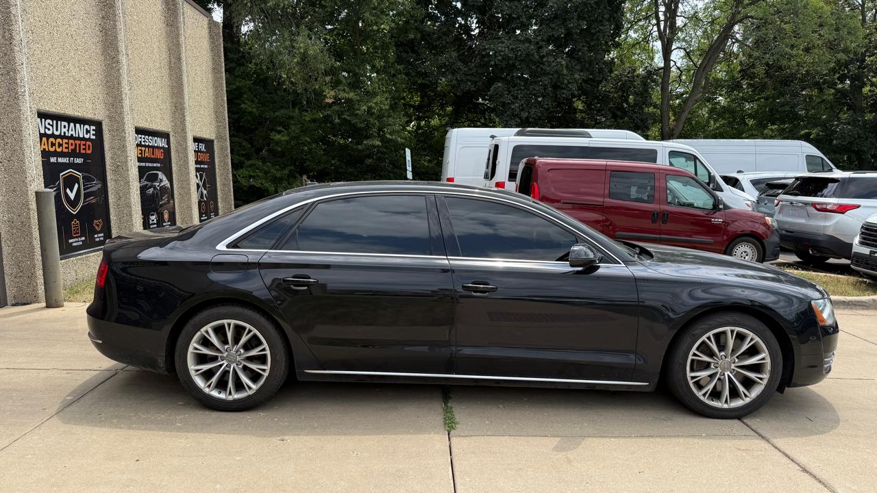 Audi A8 4.2L quattro 2012