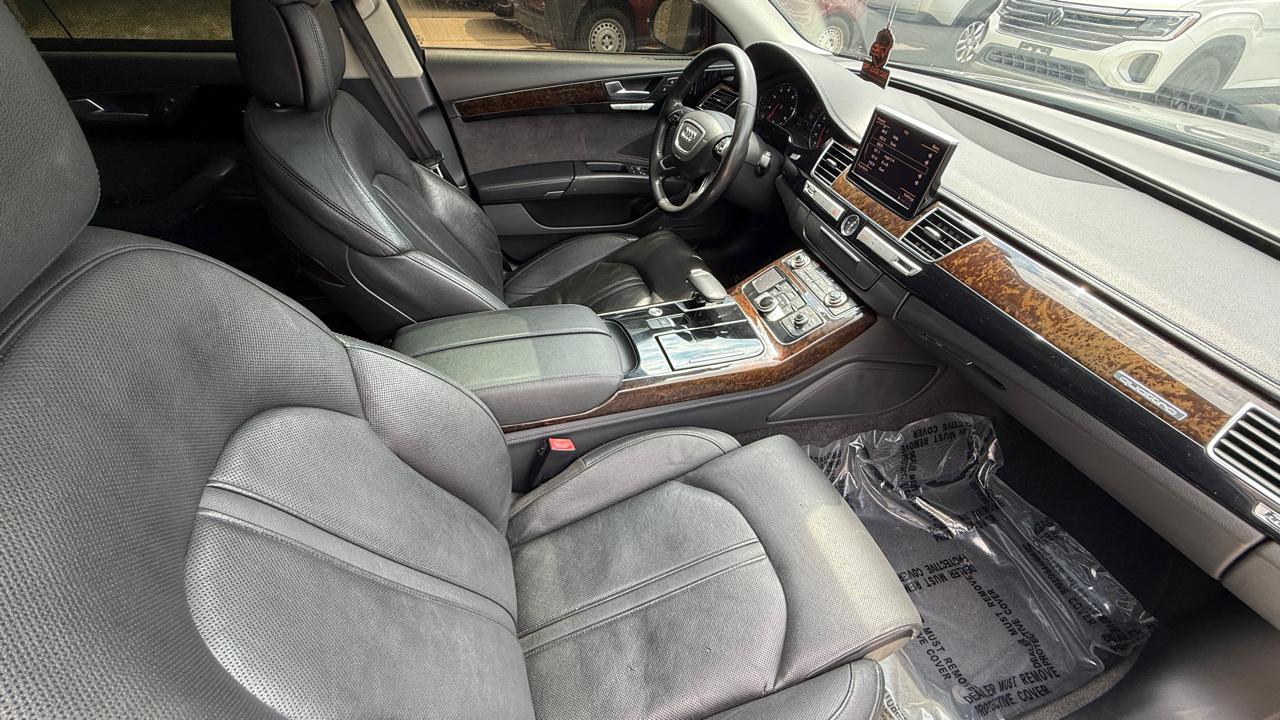 Audi A8 4.2L quattro 2012