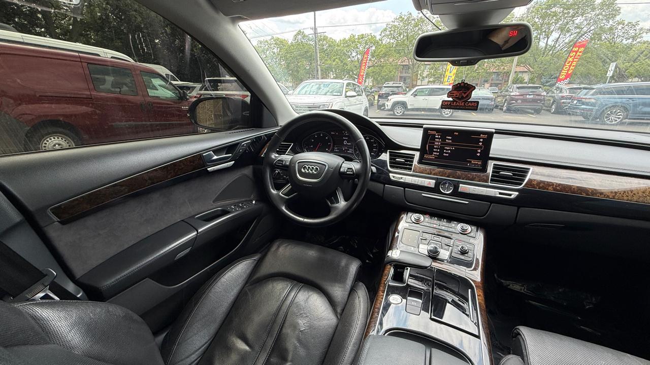 Audi A8 4.2L quattro 2012