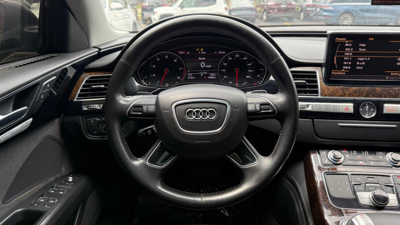 Audi A8 4.2L quattro 2012