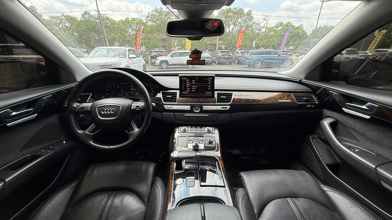 Audi A8 4.2L quattro 2012