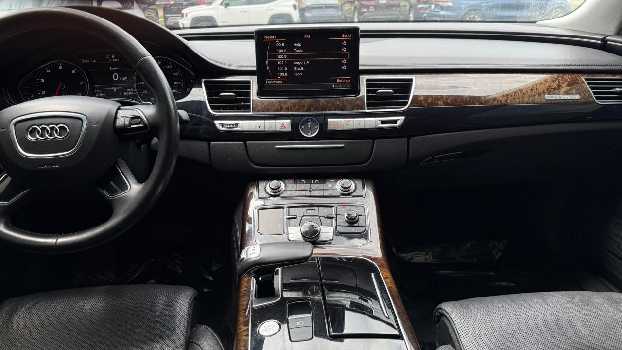 Audi A8 4.2L quattro 2012