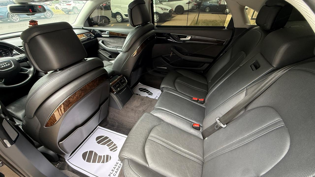 Audi A8 4.2L quattro 2012