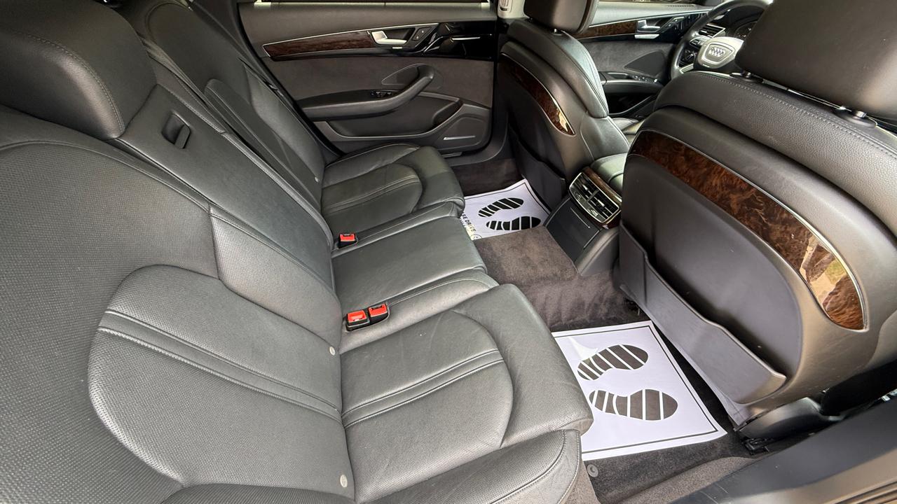 Audi A8 4.2L quattro 2012