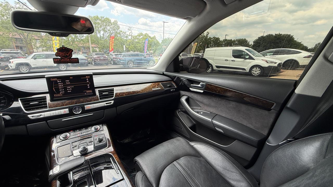 Audi A8 4.2L quattro 2012