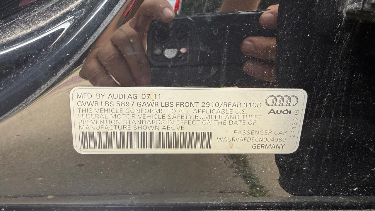 Audi A8 4.2L quattro 2012