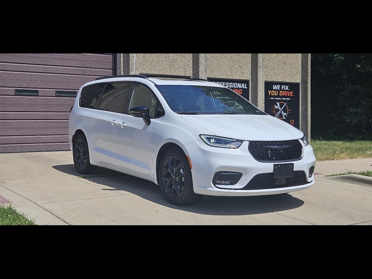 Chrysler Pacifica Limited 2026