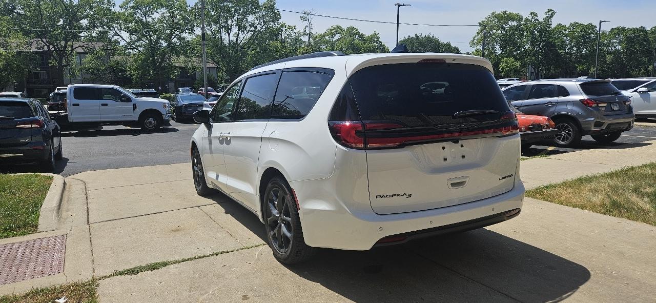 Chrysler Pacifica Limited 2026