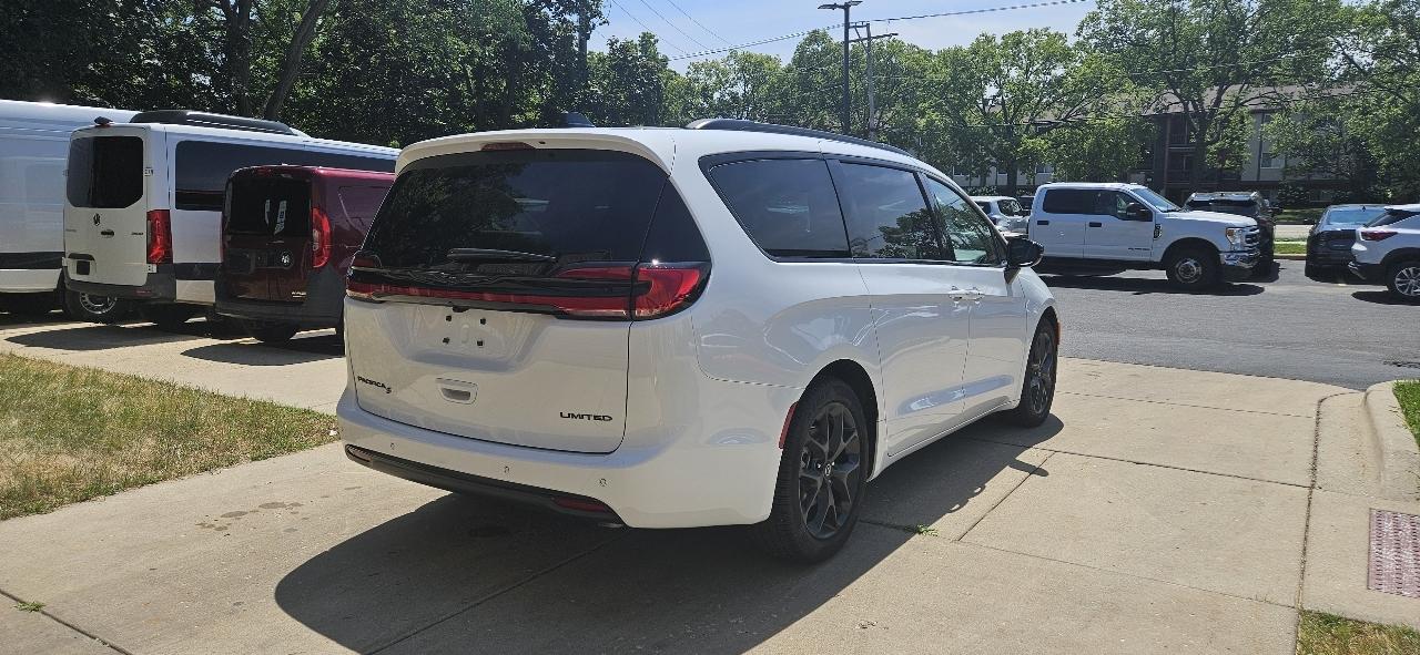 Chrysler Pacifica Limited 2026